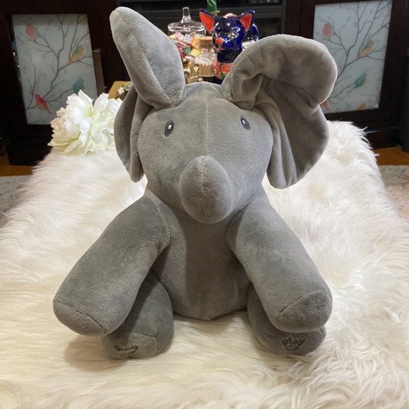 Flappy Ears Animated Elephant - Picture 4 of 17